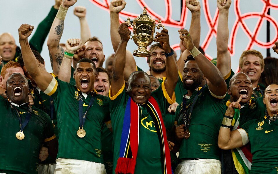 SA rugby team with Ramaphosa
